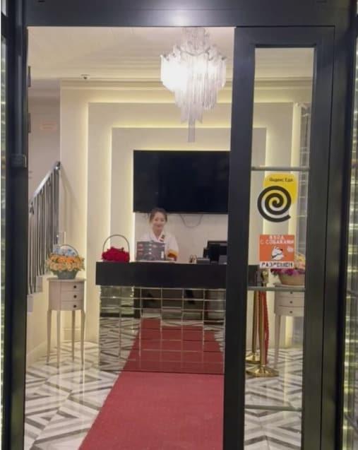 본문 이미지 - 러시아 수도 모스크바에 북한 식당이 새로 문을 열었다고 미국의 북한 전문매체 NK뉴스가 16일&#40;현지시각&#41; 보도했다. &#40;텔레그램 &#39;postolovkam&#39; 갈무리&#41;