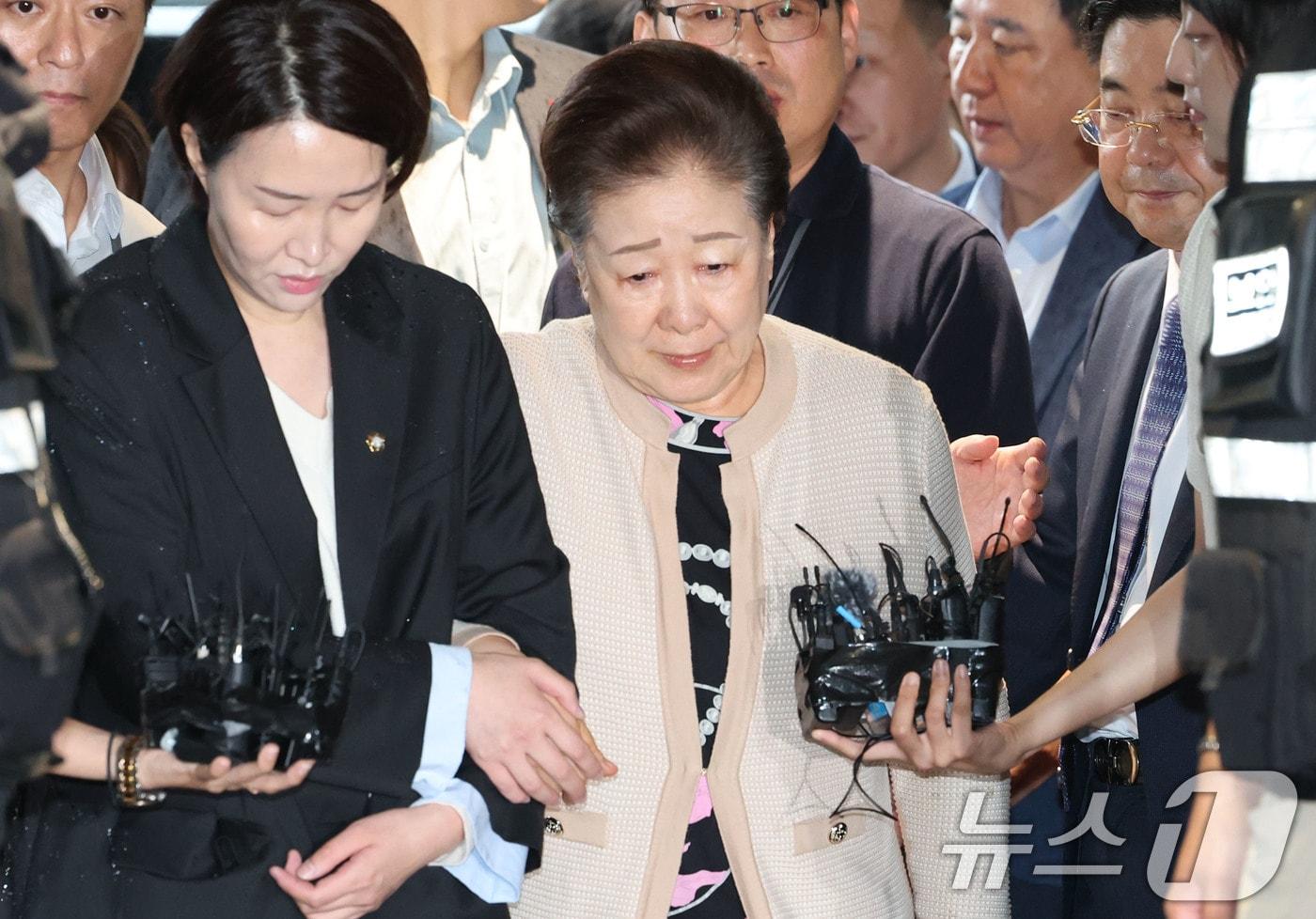 불법 정치 자금 제공 혐의를 받는 한학자 통일교 총재가 17일 오전 서울 종로구 김건희 특검팀(특별검사 민중기) 사무실에 출석하고 있다. 2025.9.17/뉴스1 ⓒ News1 이광호 기자