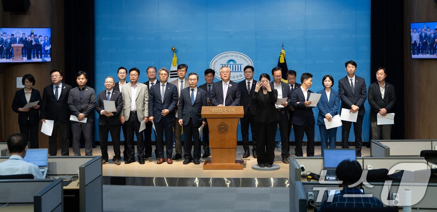 본문 이미지 - 더불어민주당 초선 의원들 2025.9.17/뉴스1 ⓒ News1 이승배 기자