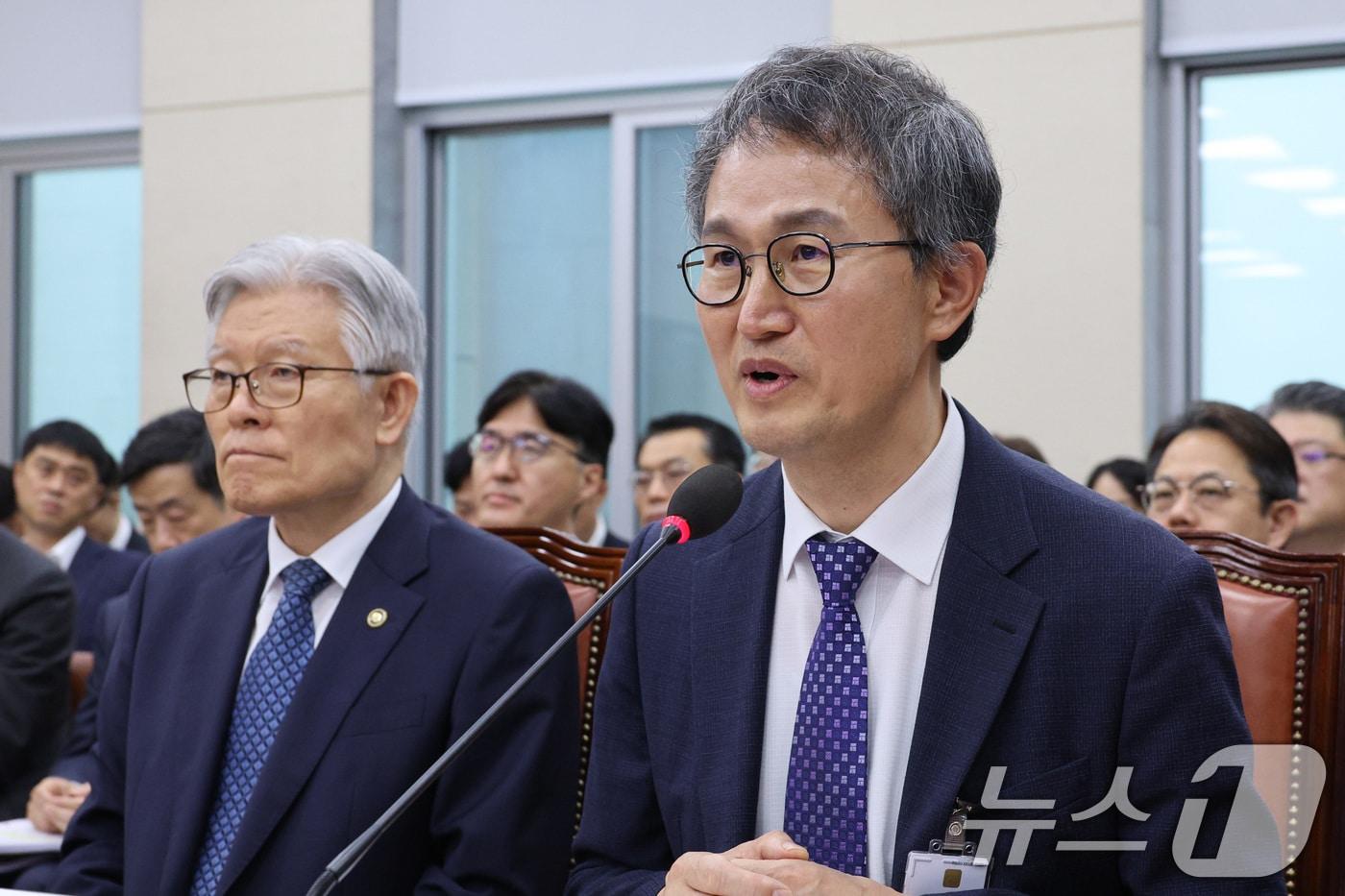 김승룡 신임 소방청장 직무대행이 17일 오전 서울 여의도 국회에서 열린 행정안전위원회 전체회의에서 인사말을 하고 있다. 2025.9.17/뉴스1 ⓒ News1 신웅수 기자