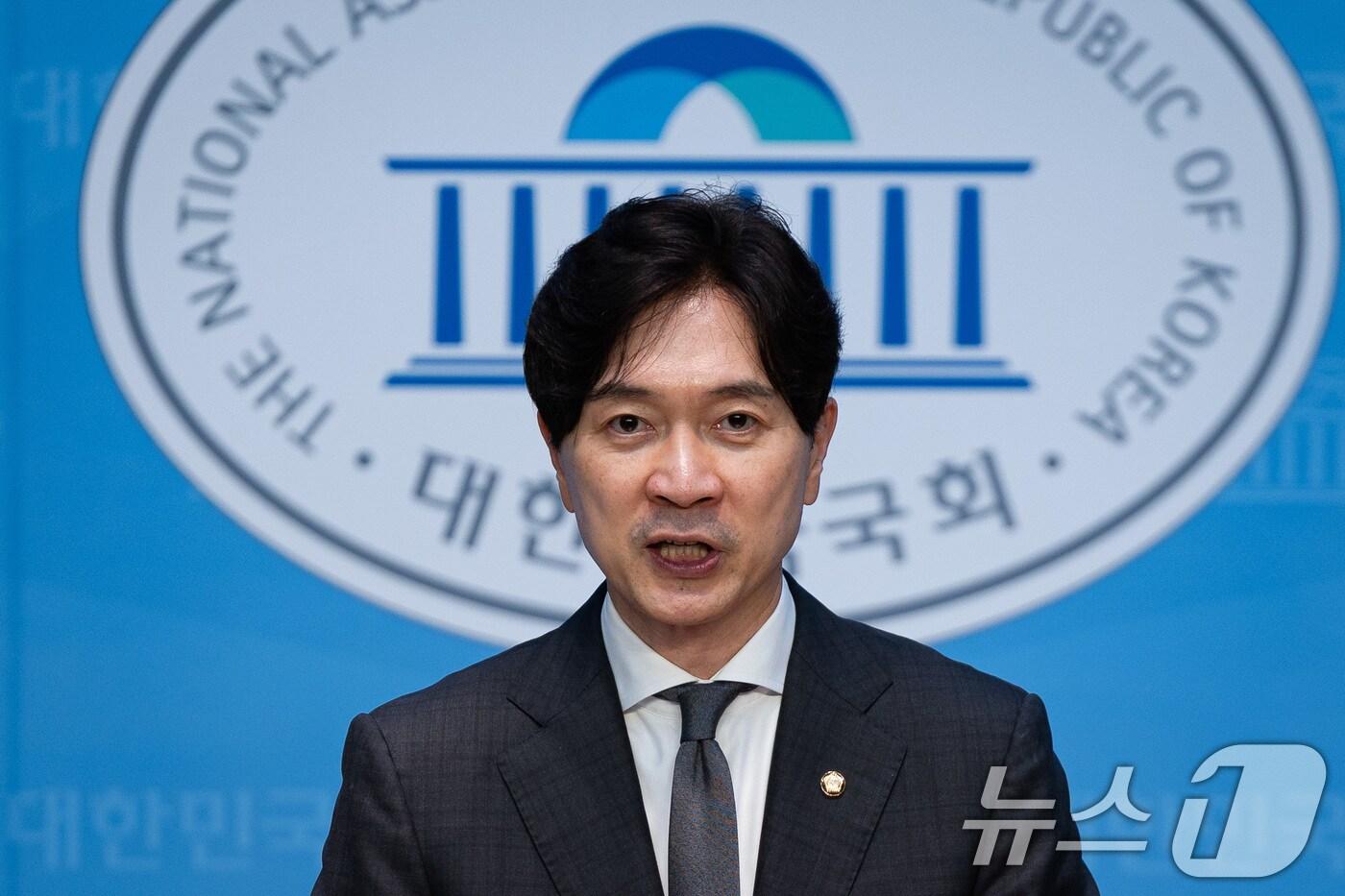 박성훈 국민의힘 수석대변인이 17일 서울 여의도 국회 소통관에서 논평을 하고 있다. 2025.9.17/뉴스1 ⓒ News1 유승관 기자