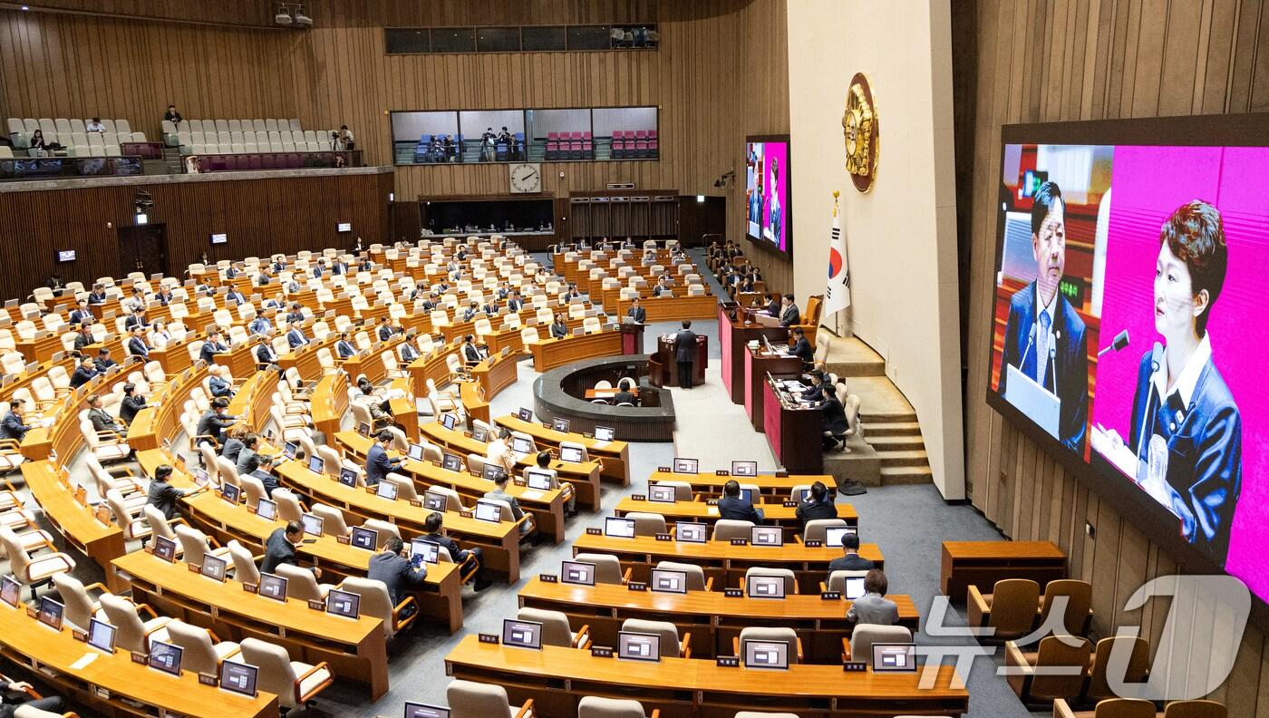 구윤철 경제부총리 겸 기획재정부 장관이 17일 서울 여의도 국회에서 열린 제429회 국회&#40;정기회&#41; 제7차 본회의 이언주 더불어민주당 의원의 경제에 대한 대정부 질문에 답변을 하고 있다. 2025.9.17/뉴스1 ⓒ News1 이승배 기자