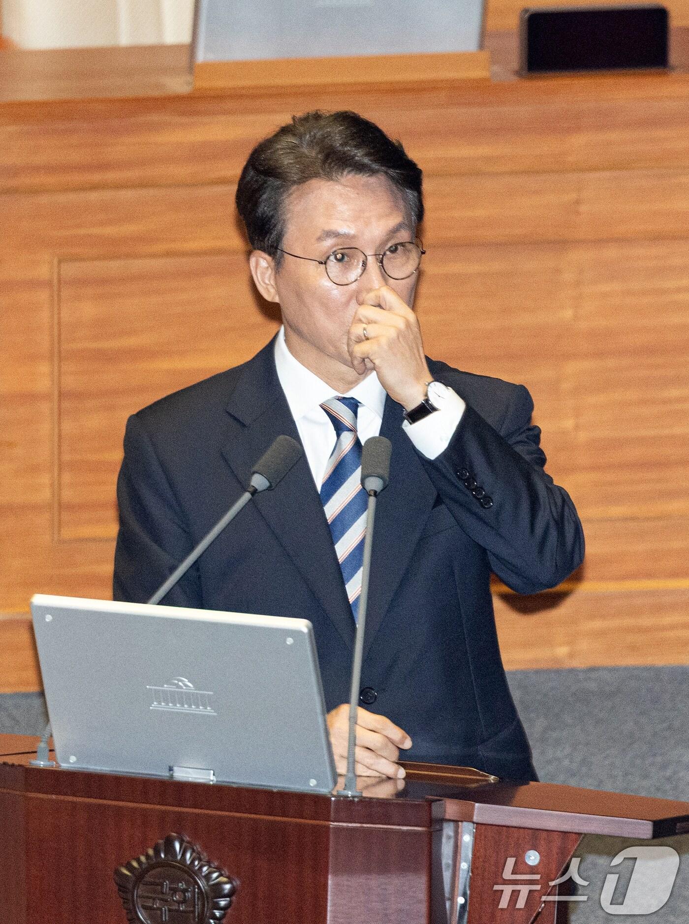 본문 이미지 - 김민석 국무총리가 17일 서울 여의도 국회에서 열린 제429회 국회(정기회) 제7차 본회의 경제에 관한 대정부 질문을 듣고 있다. 2025.9.17/뉴스1 ⓒ News1 이승배 기자
