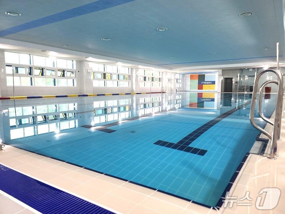 본문 이미지 - 이태원초등학교 수영장.(용산구 제공)