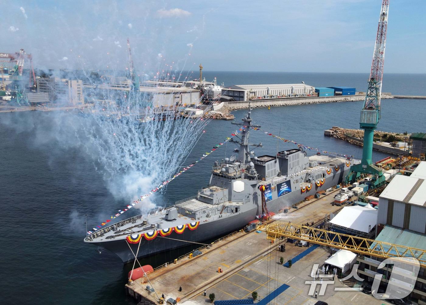 본문 이미지 - HD현대중공업이 건조해  진수한 8200톤급 최첨단 이지스구축함(KDX-III Batch-II) 2번함인 ‘다산정약용함’. (HD현대중공업 제공. 재판매 및 DB 금지) 2025.9.17 ⓒ 뉴스1 조민주 기자