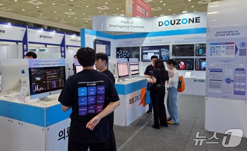 본문 이미지 - 더존비즈온 서울 코엑스 KHF 2025 부스(더존비즈온 제공)