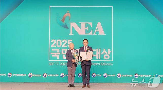 본문 이미지 - 오른쪽이 한국수목원정원관리원 홍승태 전략본부장. (한국수목원정원관리원 제공.재판매 및 DB금지) /뉴스1