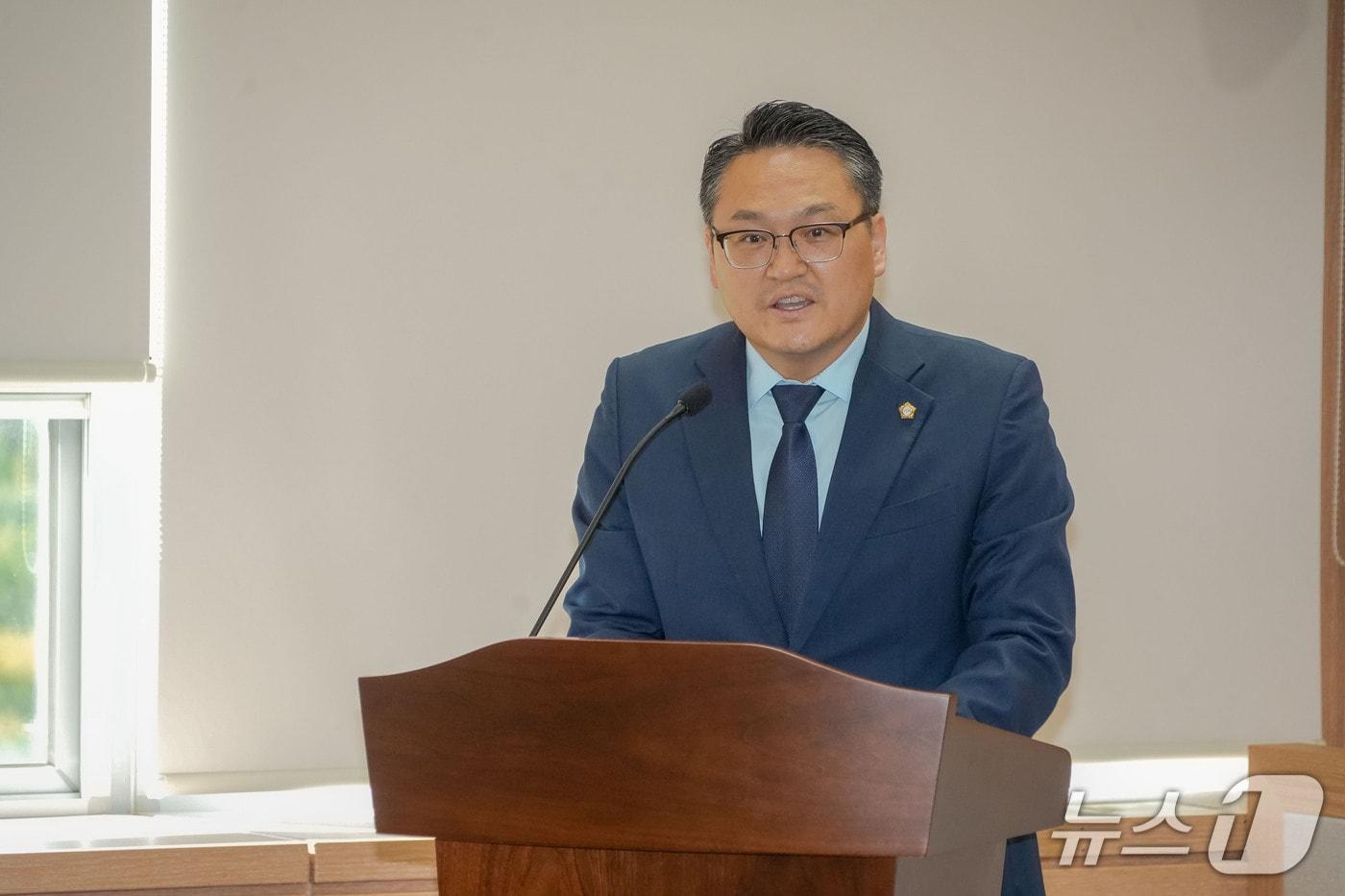 울산 북구의회 임채오 의원이 17일 열린 제227회 임시회 의회운영위원회의에서 &#39;북구의회 의원 공무국외출장 조례 전부개정조례안&#39;을 설명하고 있다.&#40;울산 북구의회 제공. 재판매 및 DB금지&#41;/뉴스1