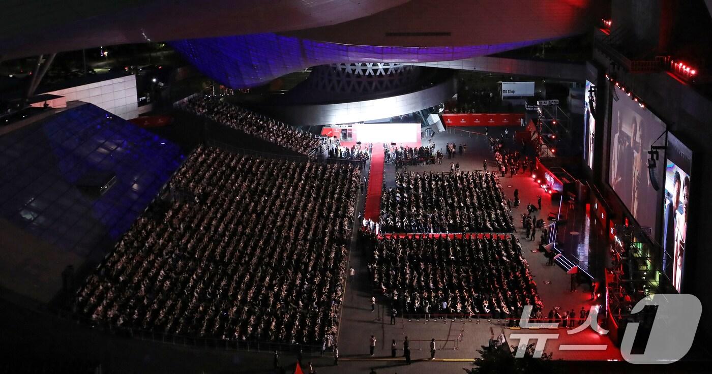 지난 17일 오후 부산 해운대구 영화의전당에서 제30회 부산국제영화제(BIFF) 개막식이 열리고 있다. 2025.9.17/뉴스1 ⓒ News1 윤일지 기자