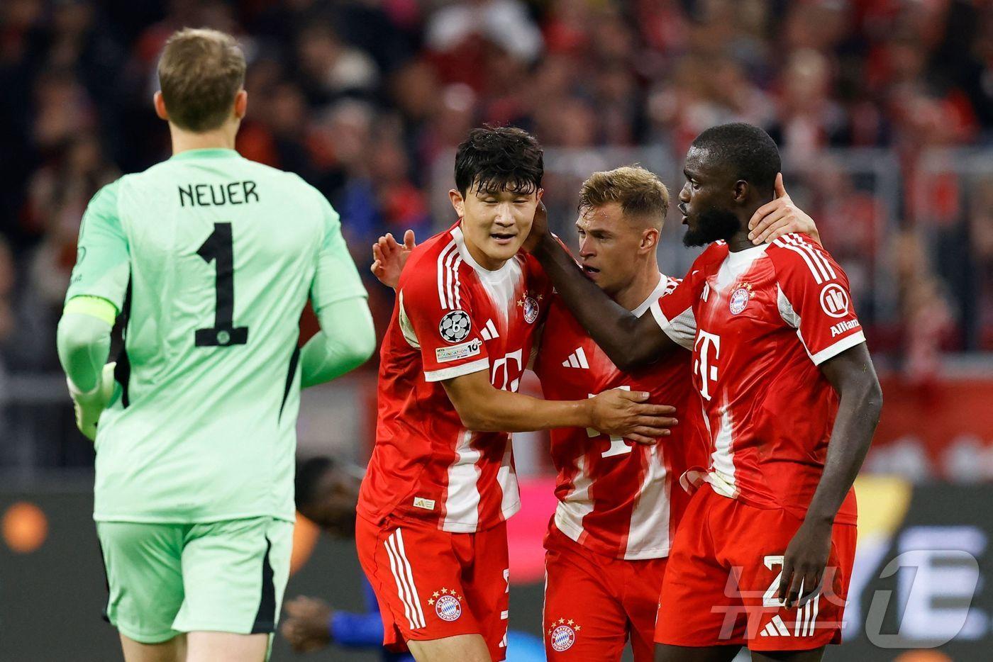 바이에른 뮌헨의 김민재&#40;가운데&#41; ⓒ AFP=뉴스1
