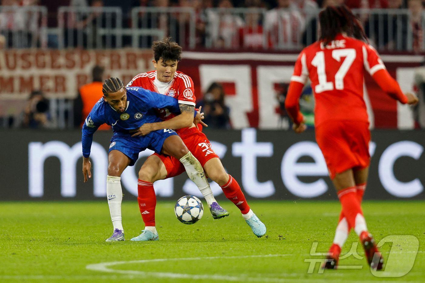 첼시를 상대로 수비하는 김민재 ⓒ AFP=뉴스1