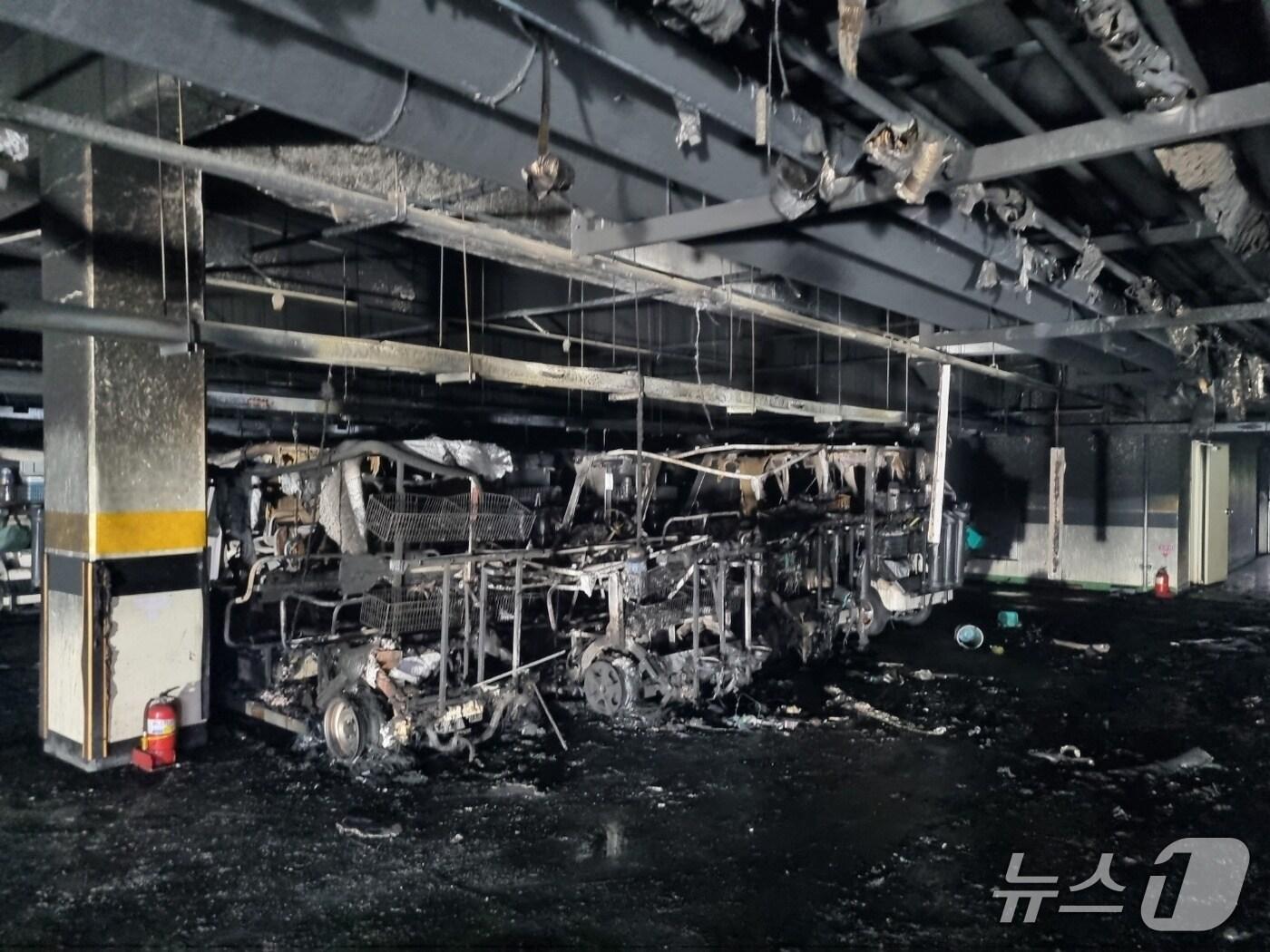 본문 이미지 - 화재 현장 모습.(독자 제공. 재판매 및 DB 금지)