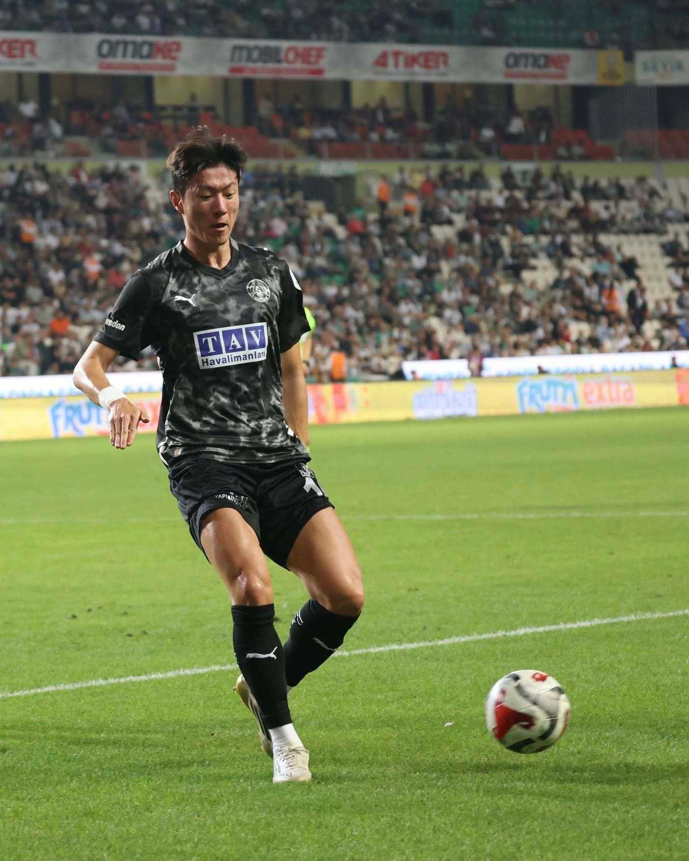 본문 이미지 - 알라니아스포르의 황의조. &#40;알라니아스포르 페이스북 캡처&#41;