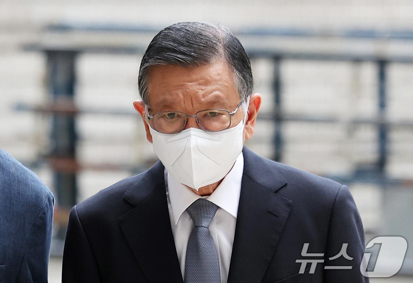 계열사를 부당지원하고 회삿돈을 횡령한 혐의로 1심에서 징역 10년을 선고받은 박삼구 전 금호아시아나그룹 회장이 18일 오전 서울 서초구 서울고등법원에서 열린 특정경제범죄 가중처벌 등에 관한 법률 위반(횡령) 항소심 선고 공판에 출석하고 있다. (공동취재) 2025.9.18/뉴스1 ⓒ News1 오대일 기자