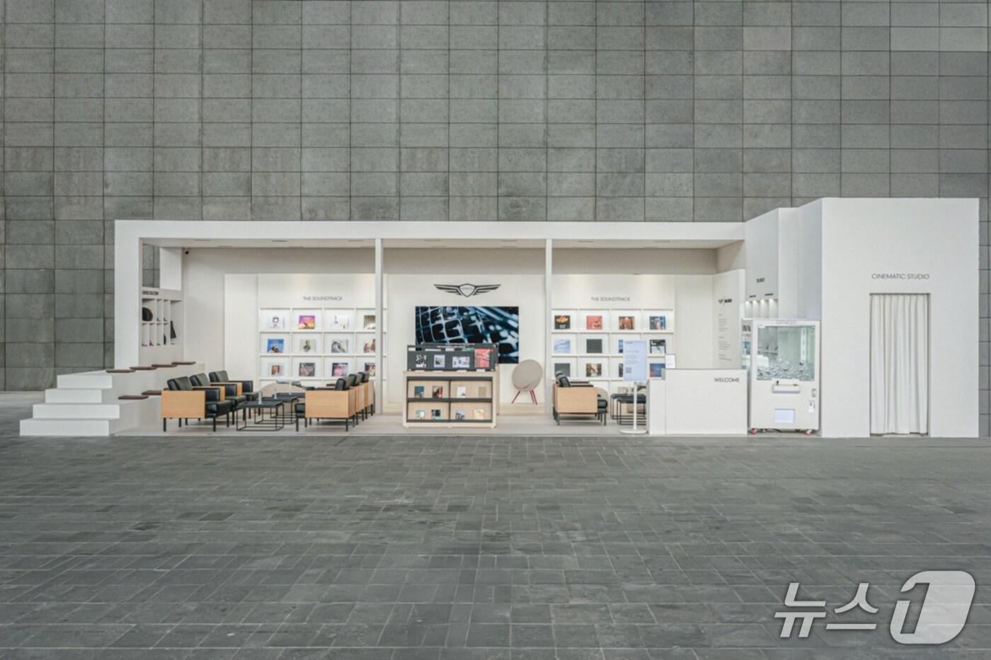 18일 부산 영화의전당에서 열린 제30회 부산국제영화제에 마련된 제네시스 퍼블릭 부스 전경(제네시스 제공). 2025.09.18.