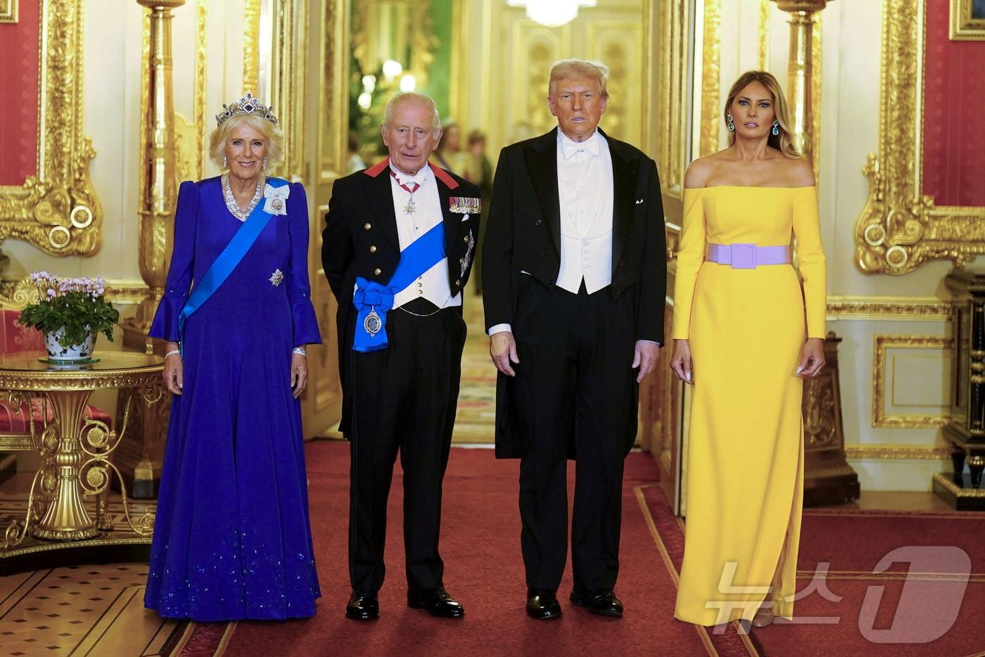 17일&#40;현지시간&#41; 영국 버크셔 윈저성에서 열린 국빈 만찬에서 찰스 3세 국왕과 카밀라 왕비가 미국 도널드 트럼프 대통령과 영부인 멜라니아 트럼프와 함께 서 있다. 2025. 09. 17. ⓒ 로이터=뉴스1 ⓒ News1 양은하 기자