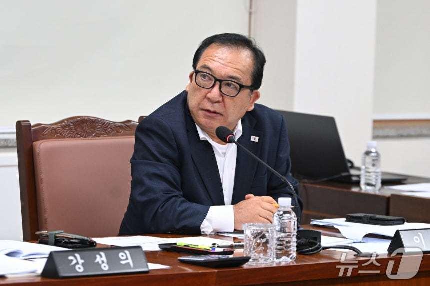 본문 이미지 - 이정엽 제주특별자치도의회 의원(국민의힘·서귀포시 대륜동)이 10일 오전 열린 제442회 도의회 임시회 보건복지안전위원회 제1차 회의에서 안건 심사를 하고 있다.(제주특별자치도의회 제공, 재판매 및 DB 금지)