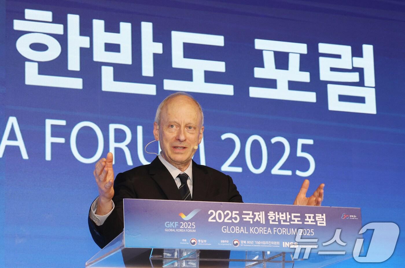 마이클 샌델 미국 하버드대 교수가 18일 오전 서울 종로구 포시즌스 호텔에서 열린 2025 국제한반도포럼에서 강연을 하고 있다. 2025.9.18/뉴스1 ⓒ News1 임세영 기자