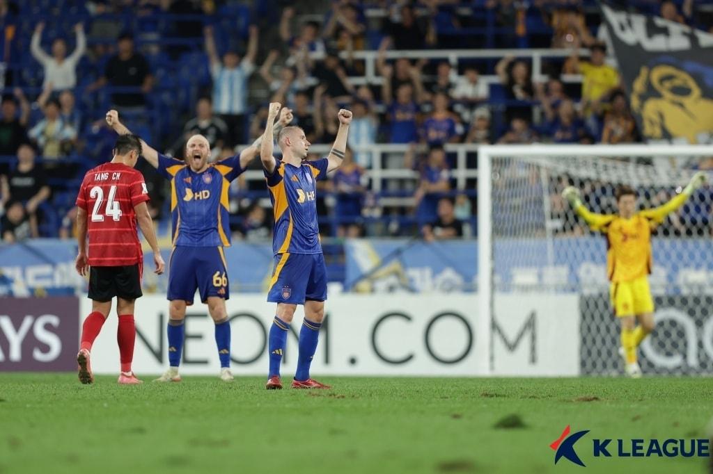 본문 이미지 - 울산 HD가 ACLE 첫 경기에서 역전승을 거뒀다. &#40;한국프로축구연맹 제공&#41;