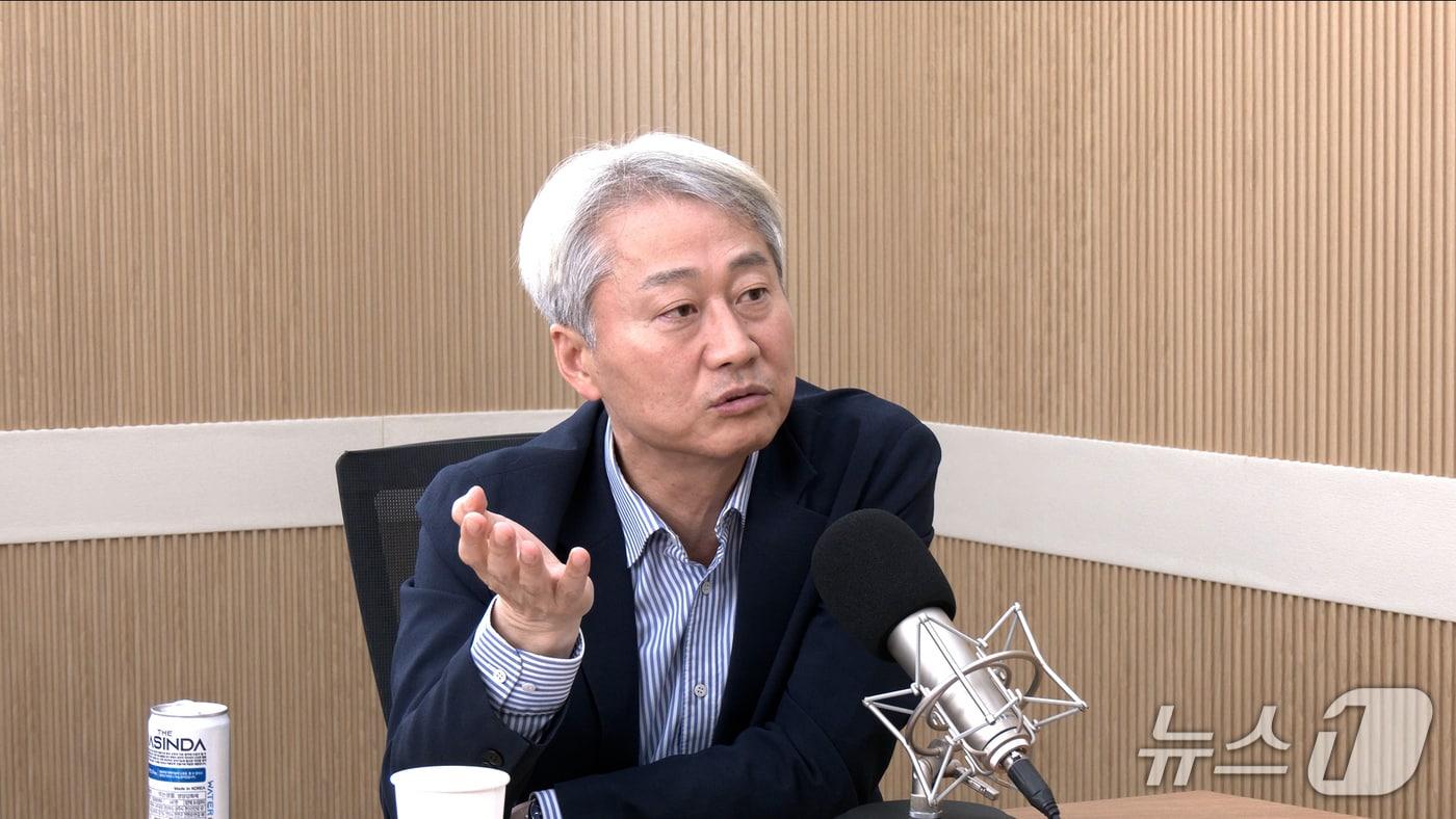 김근식 국민의힘 송파병 당협위원장이 18일 뉴스1TV &#39;팩트앤뷰&#39;에 출연해 질문에 답하고 있다.