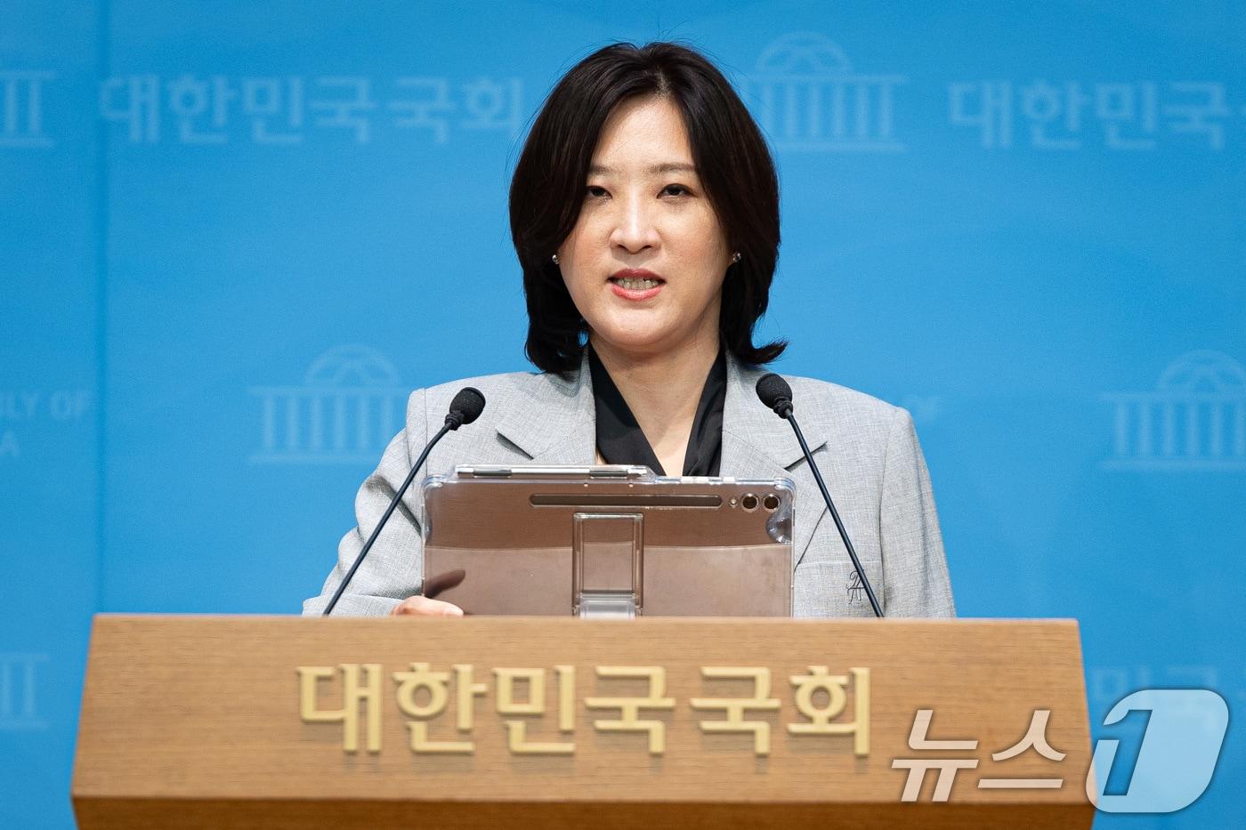 최보윤 국민의힘 수석대변인이 18일 서울 여의도 국회 소통관에서 현안 관련 논평을 하고 있다. 2025.9.18/뉴스1 ⓒ News1 유승관 기자