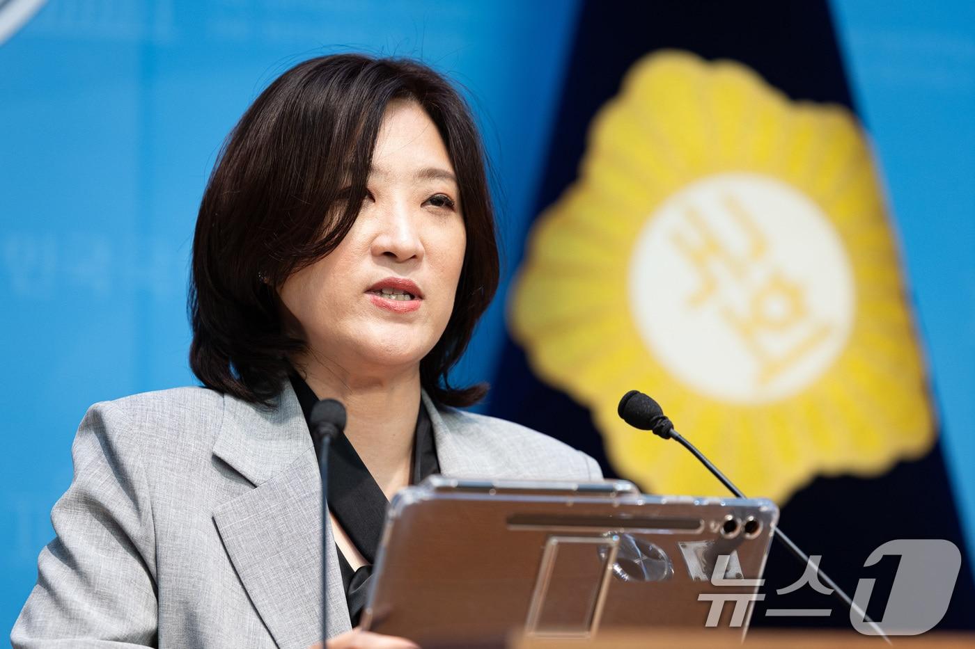 최보윤 국민의힘 수석대변인이 18일 서울 여의도 국회 소통관에서 현안 관련 논평을 하고 있다. 2025.9.18/뉴스1 ⓒ News1 유승관 기자