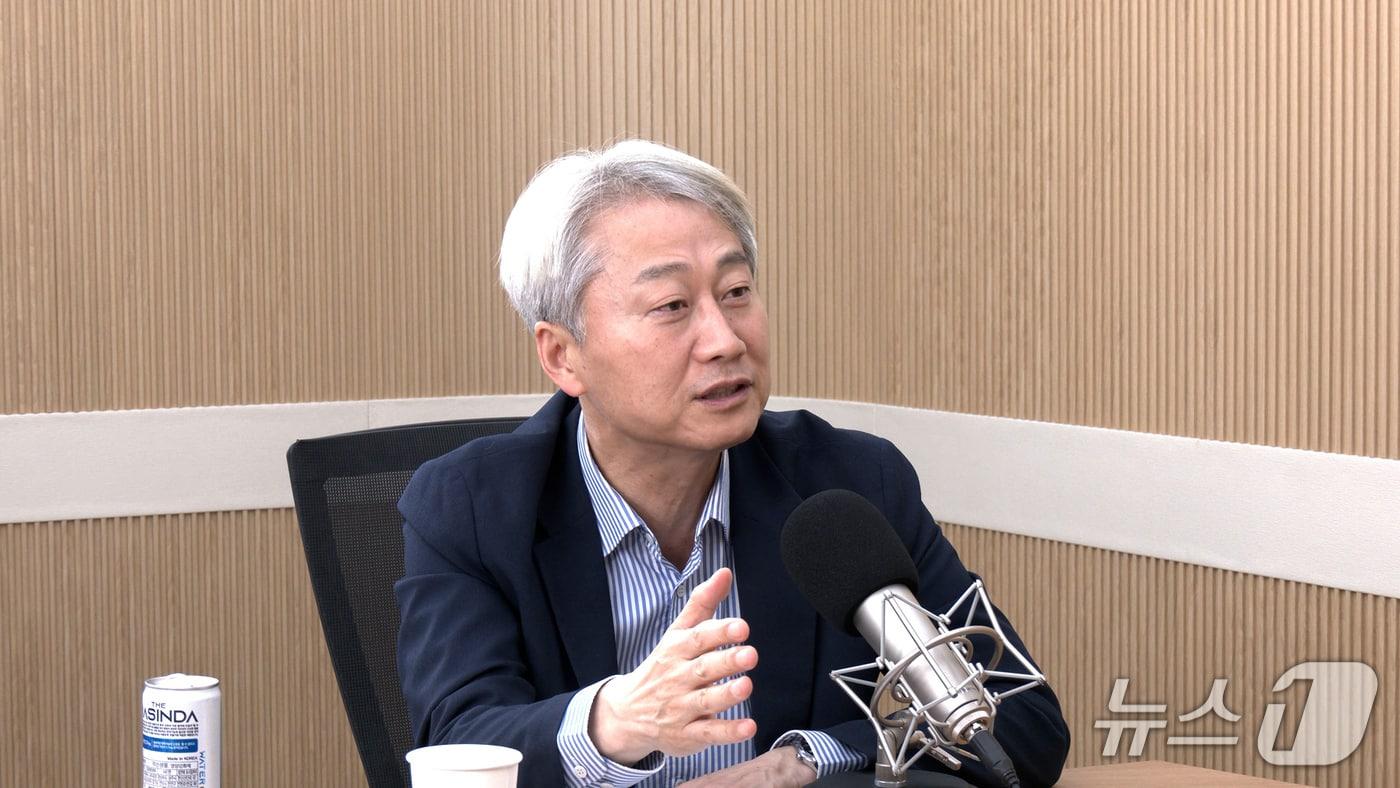 김근식 전 국민의힘 비전전략실장이 18일 뉴스1TV &#39;팩트앤뷰&#39;에 출연해 질문에 답하고 있다.