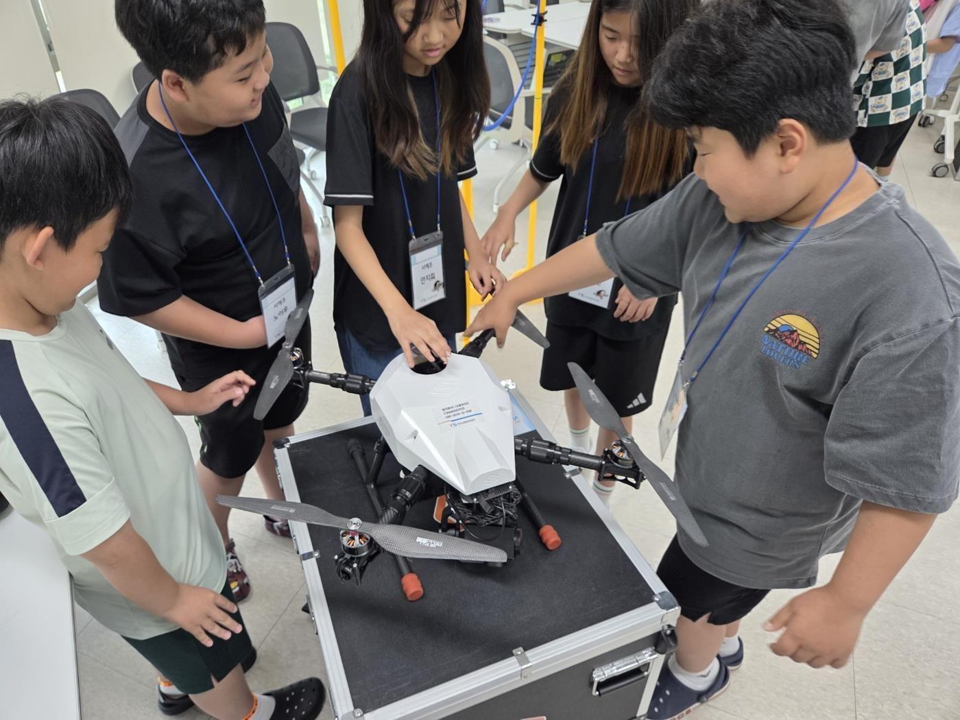 본문 이미지 - TS 드론 교육 모습.&#40;한국교통안전공단 제공&#41;뉴스1ⓒ news1