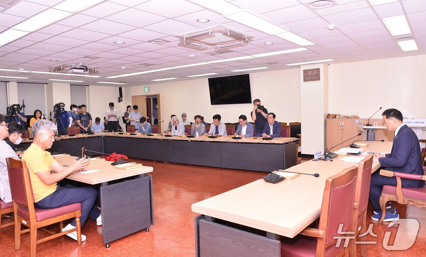 18일 송하진 여수시의원이  제250회 임시회 본회의에서 처리된 강제 사·보임에 대한 기자회견을 열고있다&#40;송하진 제공&#41;