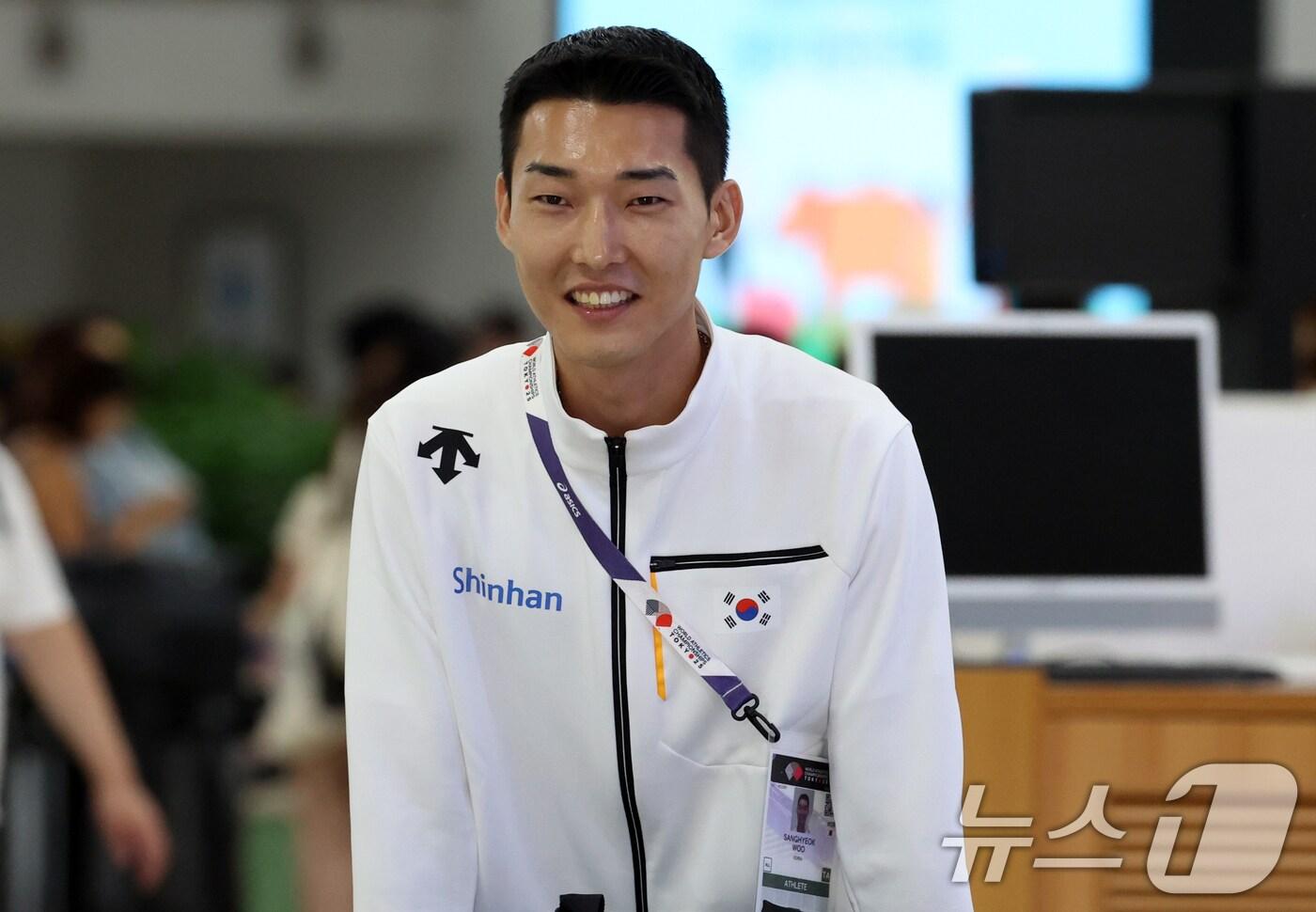 2025 도쿄 세계육상선수권대회에서 은메달을 획득한 육상 높이뛰기 국가대표 우상혁이 18일 서울 강서구 김포공항으로 귀국하고 있다. 2025.9.18/뉴스1 ⓒ News1 김명섭 기자