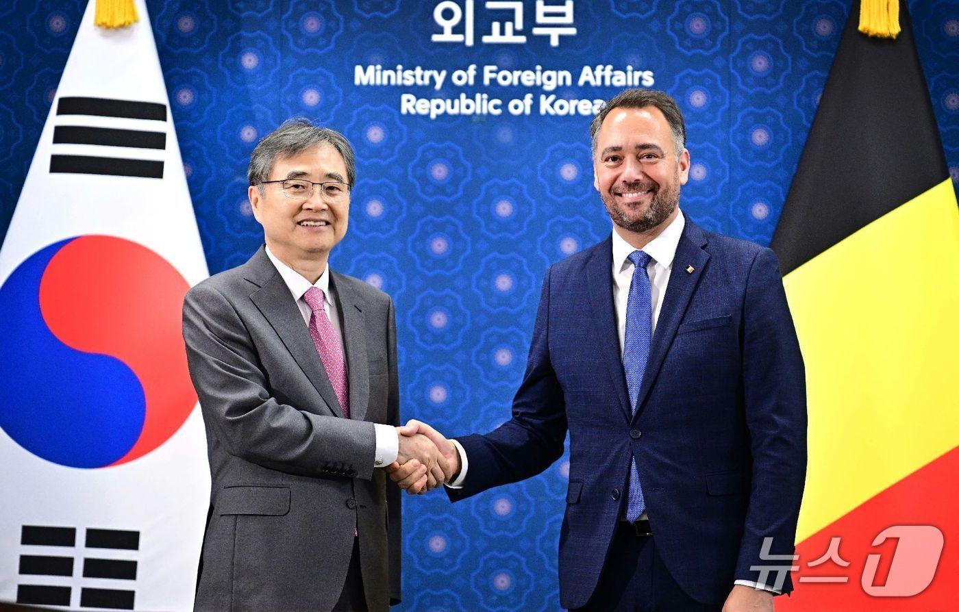 조현 외교부 장관은 18일 막심 프레보 벨기에 부총리 겸 외교·유럽·개발협력장관과 회담을 개최했다 (외교부 제공)
