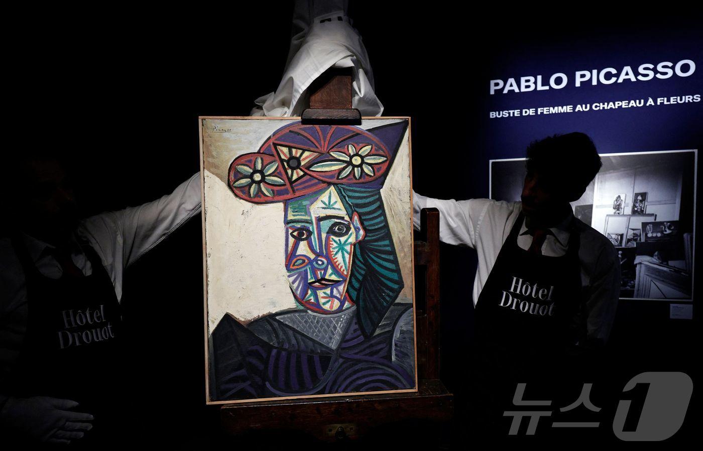 프랑스 파리의 드루오 경매장에서 이전에 알려지지 않은 파블로 피카소의 작품 '꽃무늬 모자를 쓴 여성의 흉상'(Bust of a woman with a flowery hat)이 공개됐다. 2025.09.18. ⓒ AFP=뉴스1 ⓒ News1 이지예 객원기자