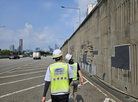 본문 이미지 - 자동차 전용도로 안전점검&#40;서울시 제공&#41;