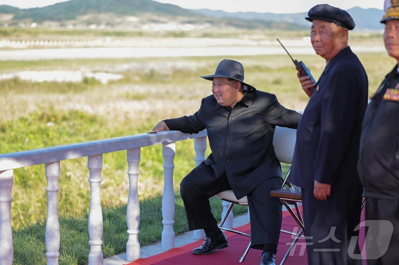 &#40;평양 노동신문=뉴스1&#41; = 북한 노동당 기관지 노동신문은 19일 김 총비서가 전날 무인항공기술연합체 산하 연구소와 기업소를 방문해 무인 무장 장비의 성능시험을 지도했다고 보도했다. [국내에서만 사용가능. 재배포 금지. DB 금지. For Use Only in the Republic of Korea. Redistribution Prohibited] rodongphoto@news1.kr