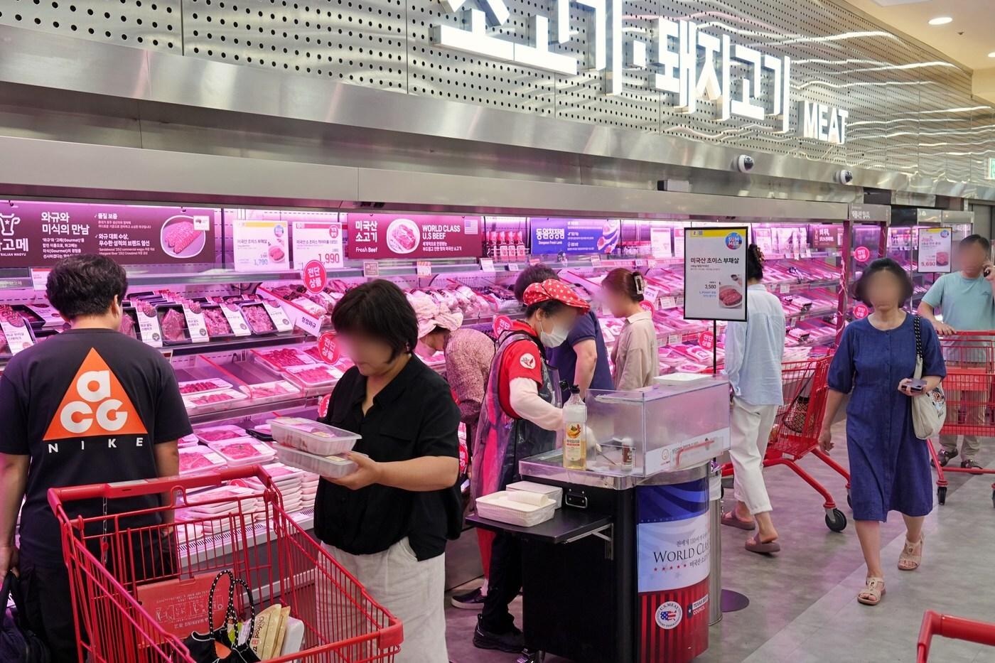 롯데마트 제타플렉스 서울역점 축산 코너 전경(롯데마트 제공)