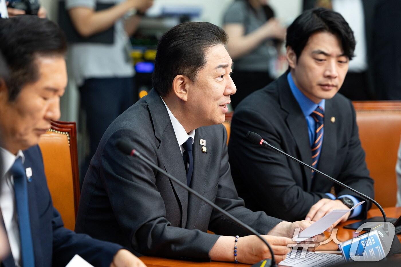 김병기 더불어민주당 원내대표가 19일 서울 여의도 국회에서 열린 최고위원회의에서 모두 발언을 하고 있다. ⓒ News1 유승관 기자