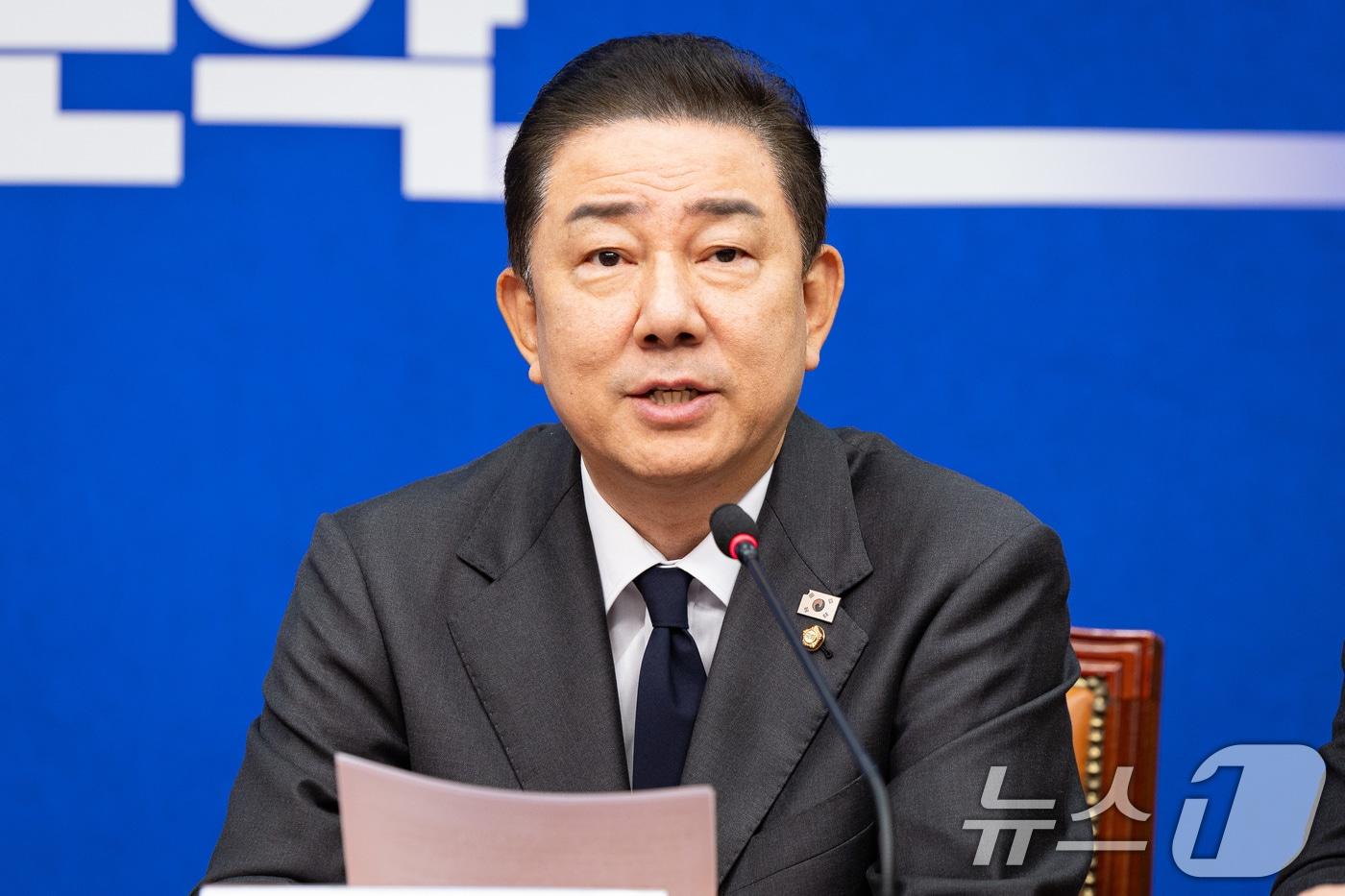 김병기 더불어민주당 원내대표가 19일 서울 여의도 국회에서 열린 최고위원회의에서 모두 발언을 하고 있다. 2025.9.19/뉴스1 ⓒ News1 유승관 기자