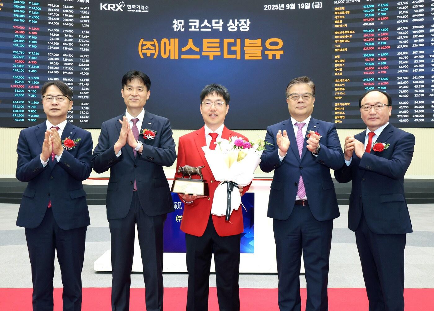 본문 이미지 - 에스투더블유 코스닥시장 상장기념식. (한국거래소 제공)