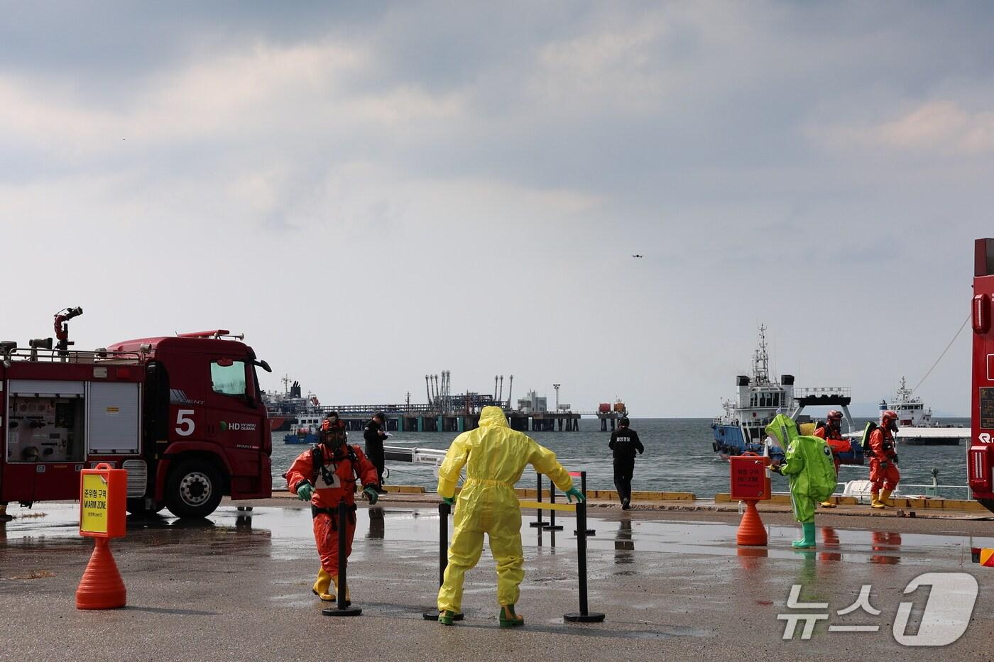 해상 화학사고 합동 대응훈련 모습(태안해경 제공. 재판매 및 DB금지)2025.9.19/뉴스1