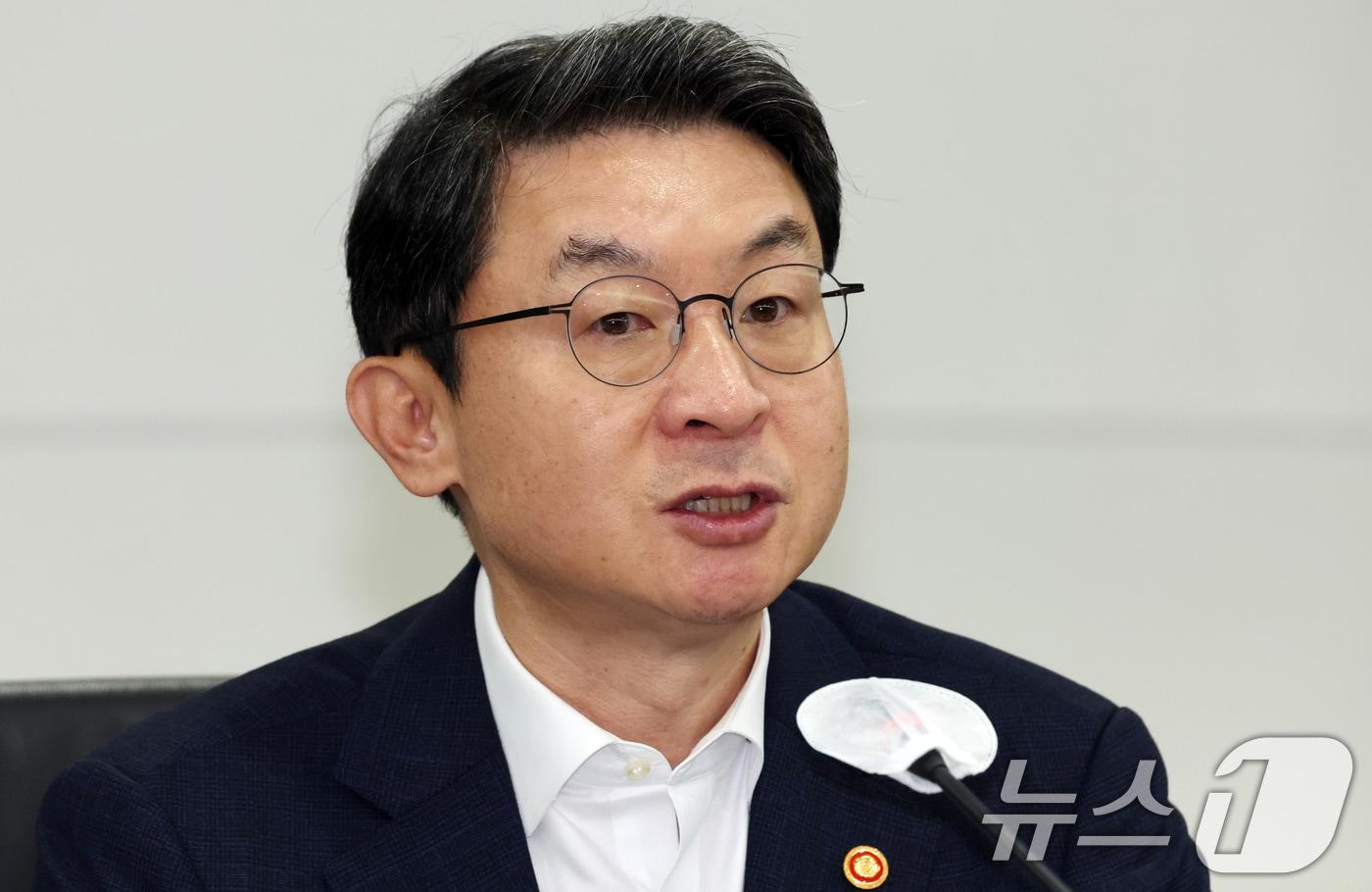 이억원 금융위원장이 19일 오전 서울 영동포구 여의도 중소기업중앙회에서 열린 생잔적 금융 대전환 회의에서 모두 발언을 하고 있다. 2025.9.19/뉴스1 ⓒ News1 김명섭 기자