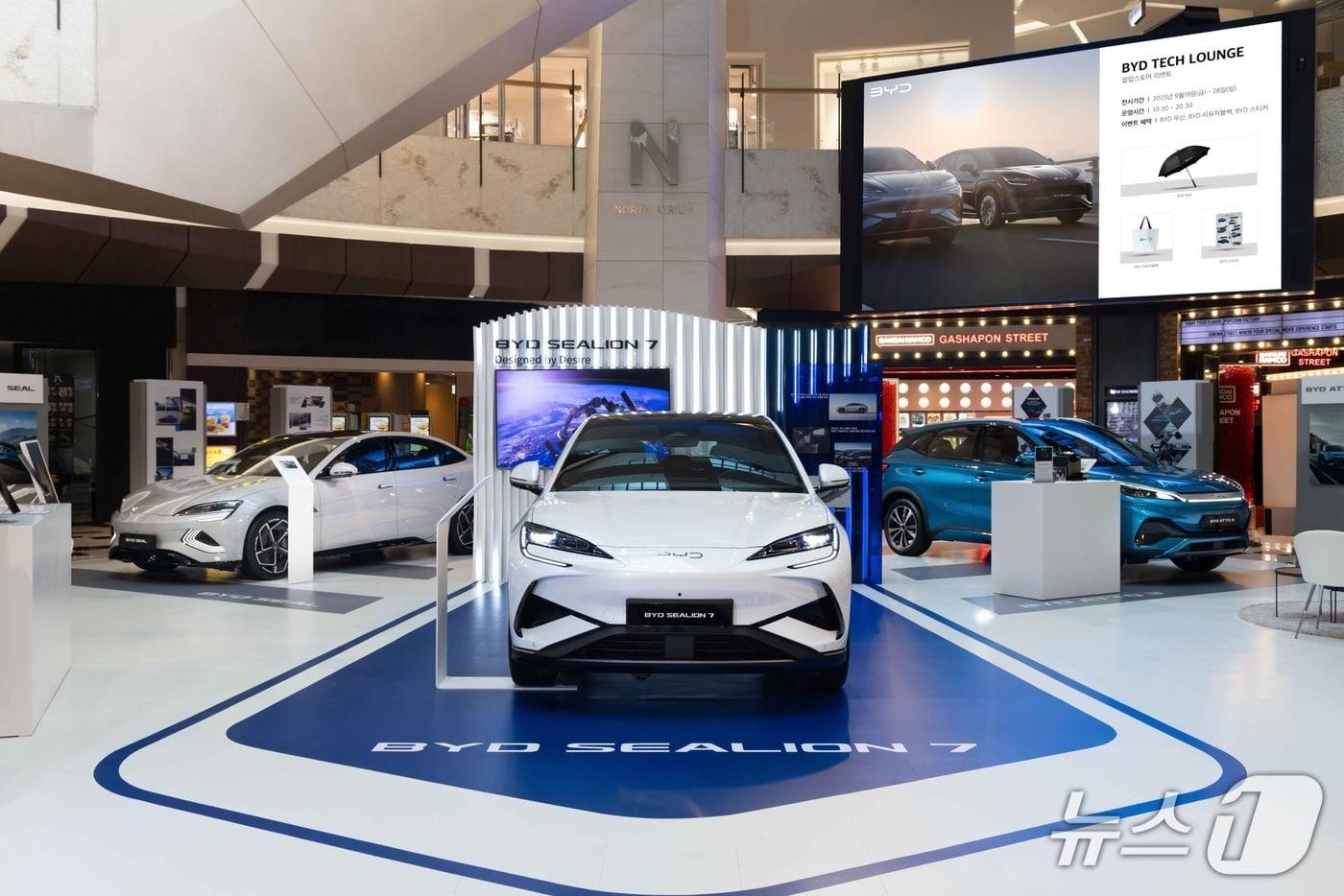 BYD코리아는 19일부터 28일까지 서울 여의도 IFC몰에서 &#39;BYD 테크 라운지&#39;를 운영한다.&#40;BYD 제공&#41;