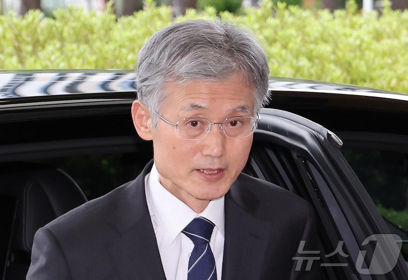 조희대 대법원장이 19일 오전 서울 서초구 대법원으로 출근하고 있다. ⓒ News1 장수영 기자