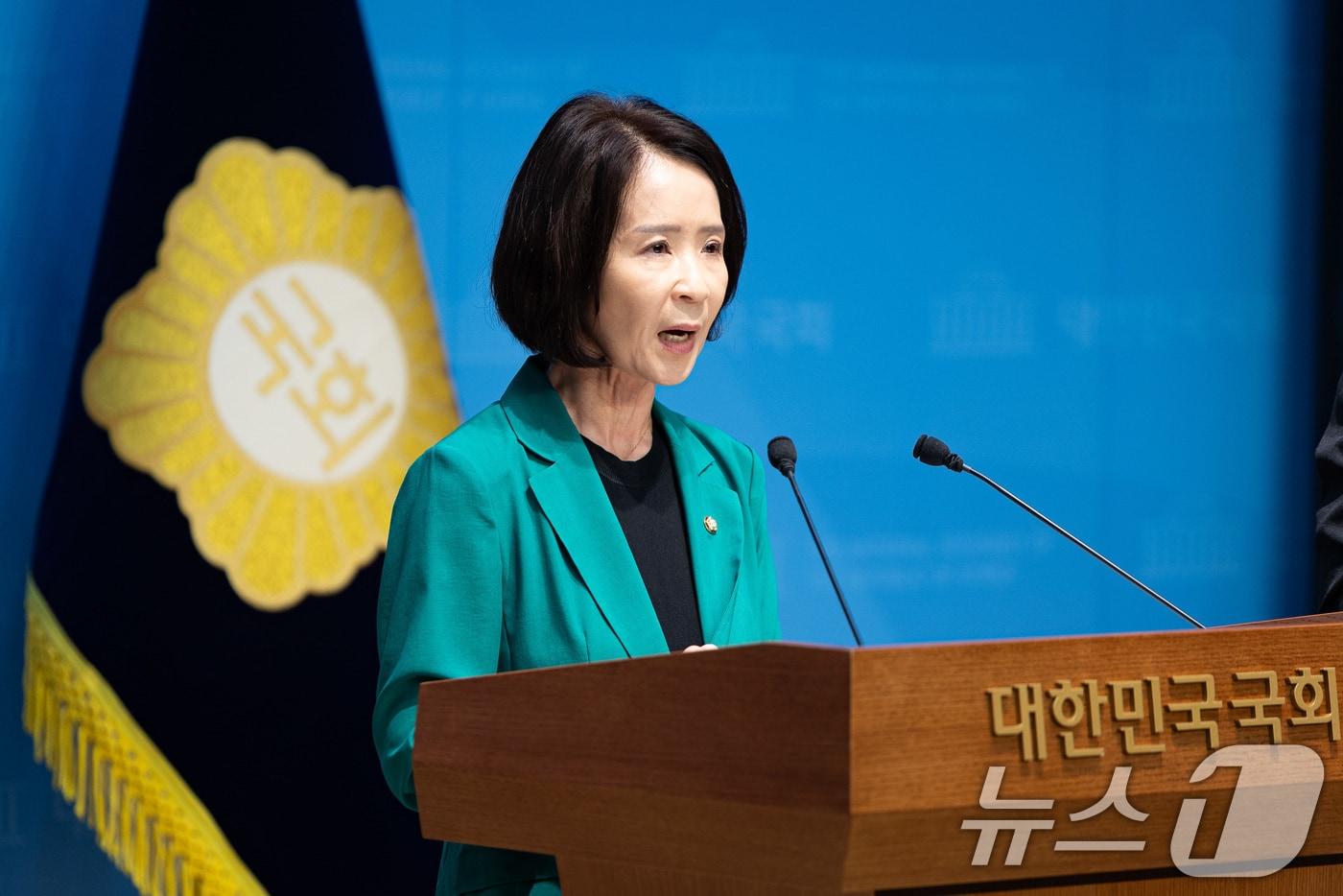 최수진 국민의힘 원내수석대변인이 19일 서울 여의도 국회 소통관에서 논평하고 있다. 2025.9.19/뉴스1 ⓒ News1 유승관 기자