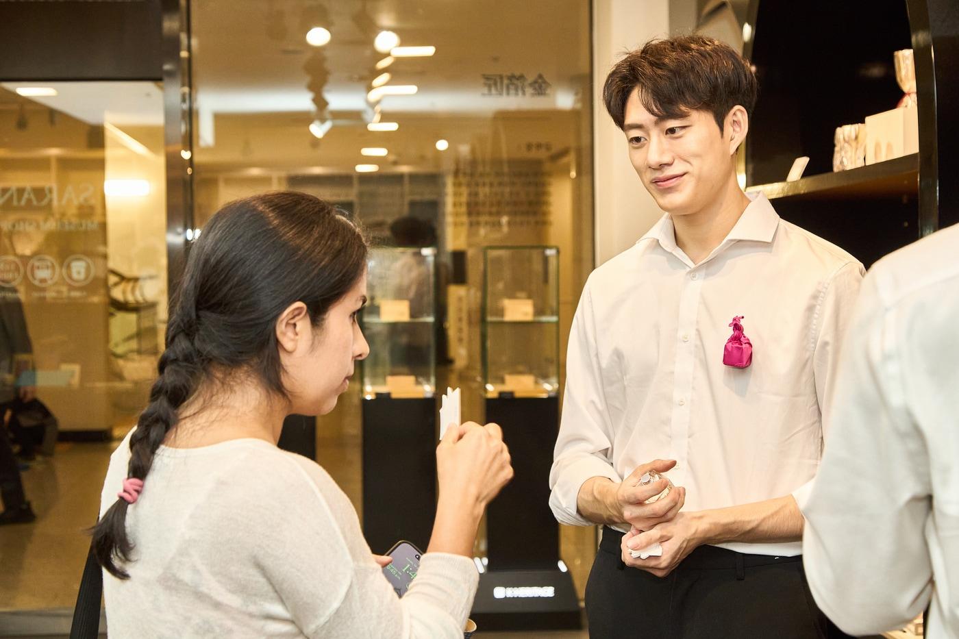 덕수궁 오얏 향기직접 맡아보는 순간