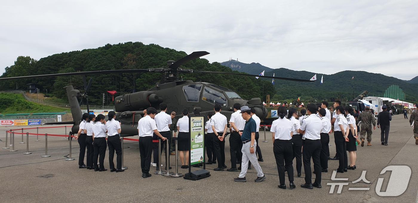 2025 계룡軍문화축제 현장을 방문한 대전대학교 군사학과 (대전대 제공.재판매 및 DB금지)/뉴스1