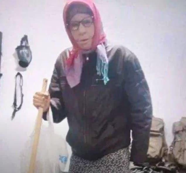 본문 이미지 - 러시아 연방보안국(FSB)은 18일(현지시간) 노파로 변장한 우크라이나 공작원의 모습을 공개했다. 2025.9.18 <유튜브 @UKScope-c4b 캡쳐>