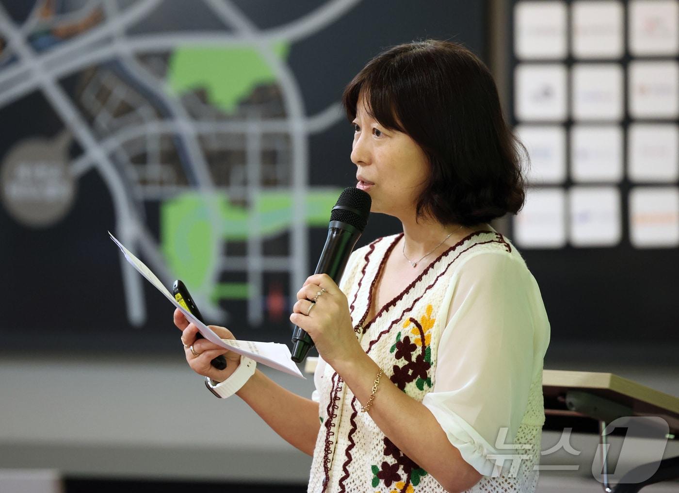 본문 이미지 - 19일 경기 성남시 분당구 판교스타트업캠퍼스에서 열린 반려동물 산업 육성 협의회 제16회 IR데이에서 인공지능, 블록체인 기반 반려동물 펫테크 기업 누룽지의 한수연 대표가 기업 설명을 하고 있다. ⓒ News1 김영운 기자