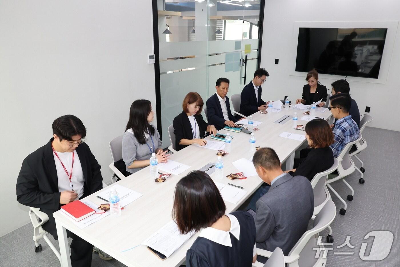 박은심 동구의회 의원은 19일 울산과학대학교에서 &#39;동구 헌혈 권장 및 지원에 관한 조례 일부개정 조례안&#39; 관련 의견 청취 간담회를 개최했다.&#40;울산 동구의회 제공. 재판매 및 DB금지&#41;/뉴스1