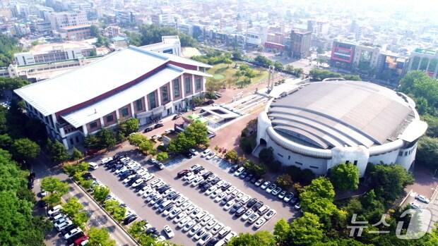 본문 이미지 - 전주시설공단 본부가 위치한 화산체육관 전경./뉴스1