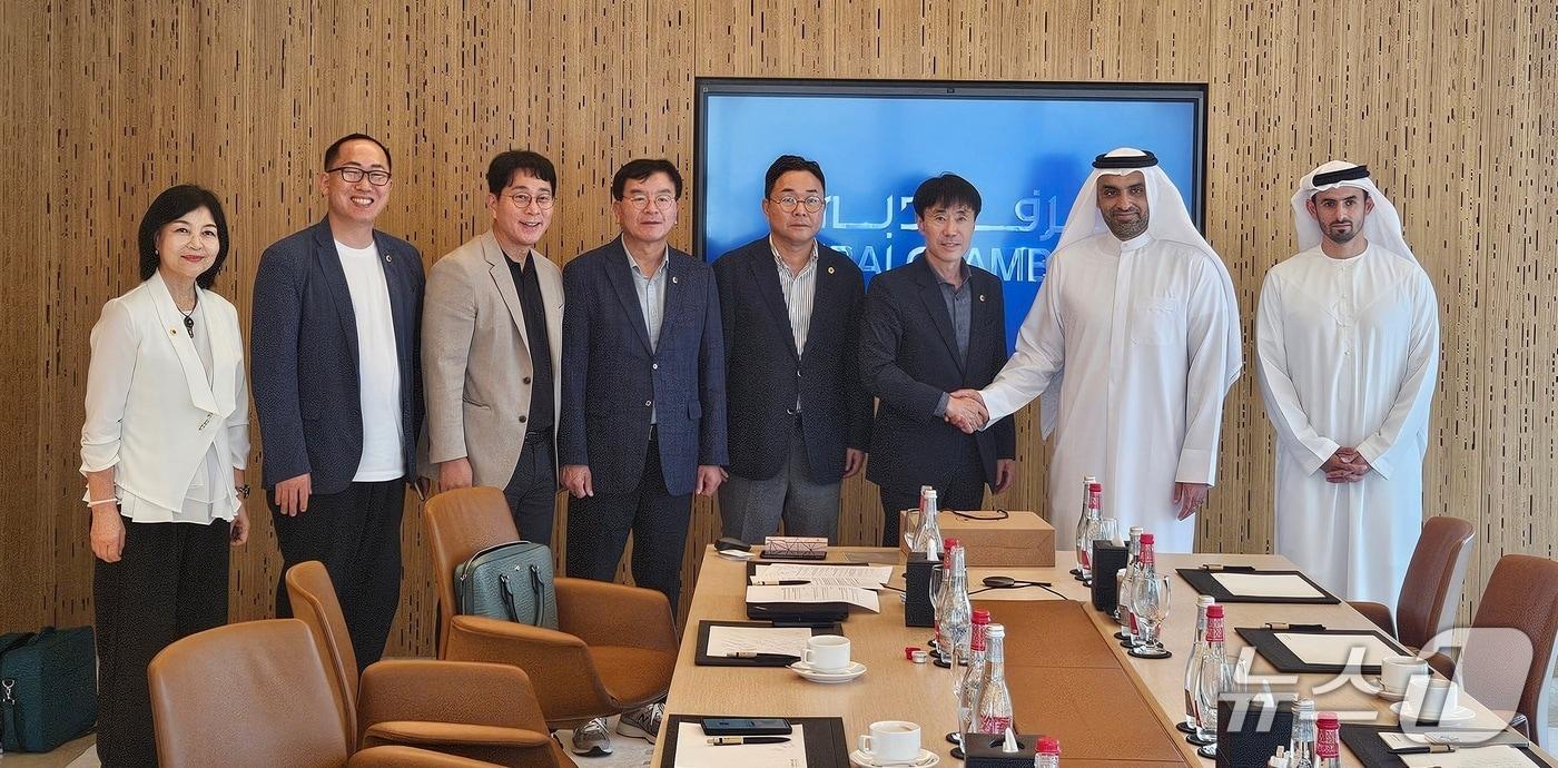울산시의회 산업건설위원회는 19일 아랍에미리트에서 두바이 상공회의소와 간담회를 가졌다.&#40;울산시의회 제공. 재판매 및 DB금지&#41;/뉴스1